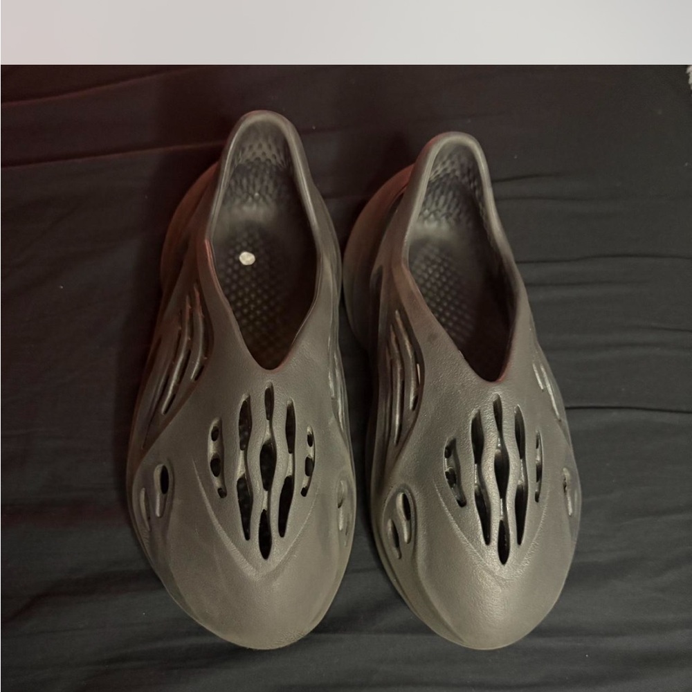 Adidas YZY Foam RNR Box - Picture 2 of 6